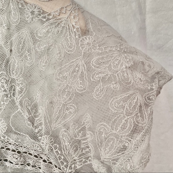 Women’s Shirt with lace shoulder and front - XL - Picture 5 of 8